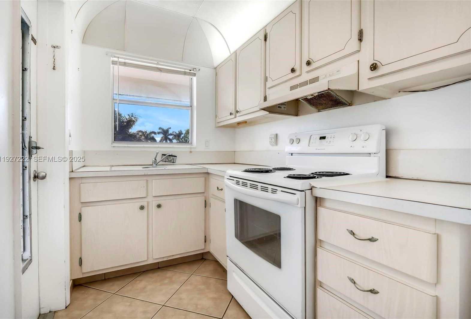 Small Image of 300 LAYNE BLVD #311, Hallandale Beach Number 10