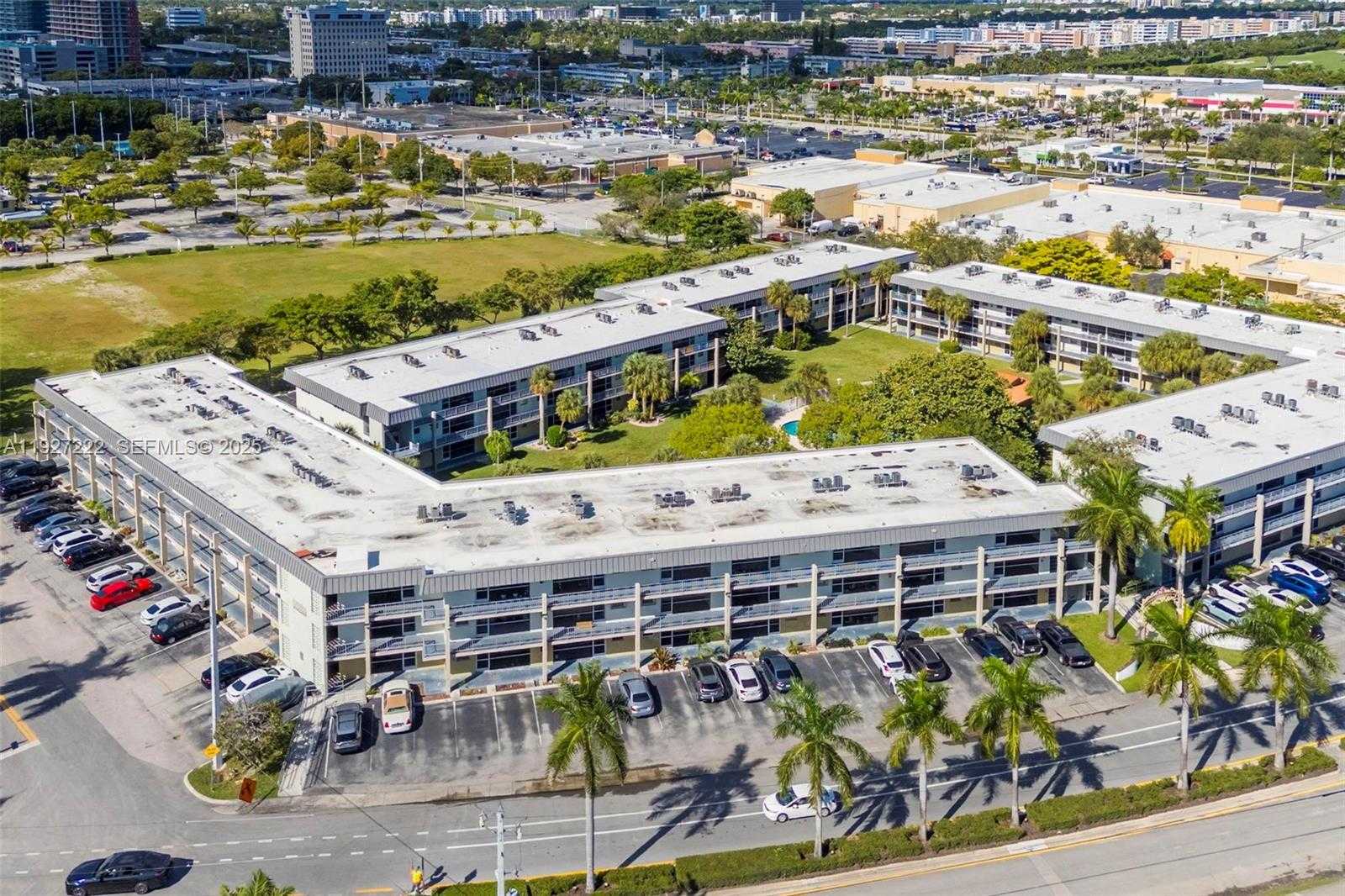 Small Image of 300 LAYNE BLVD #311, Hallandale Beach Number 21
