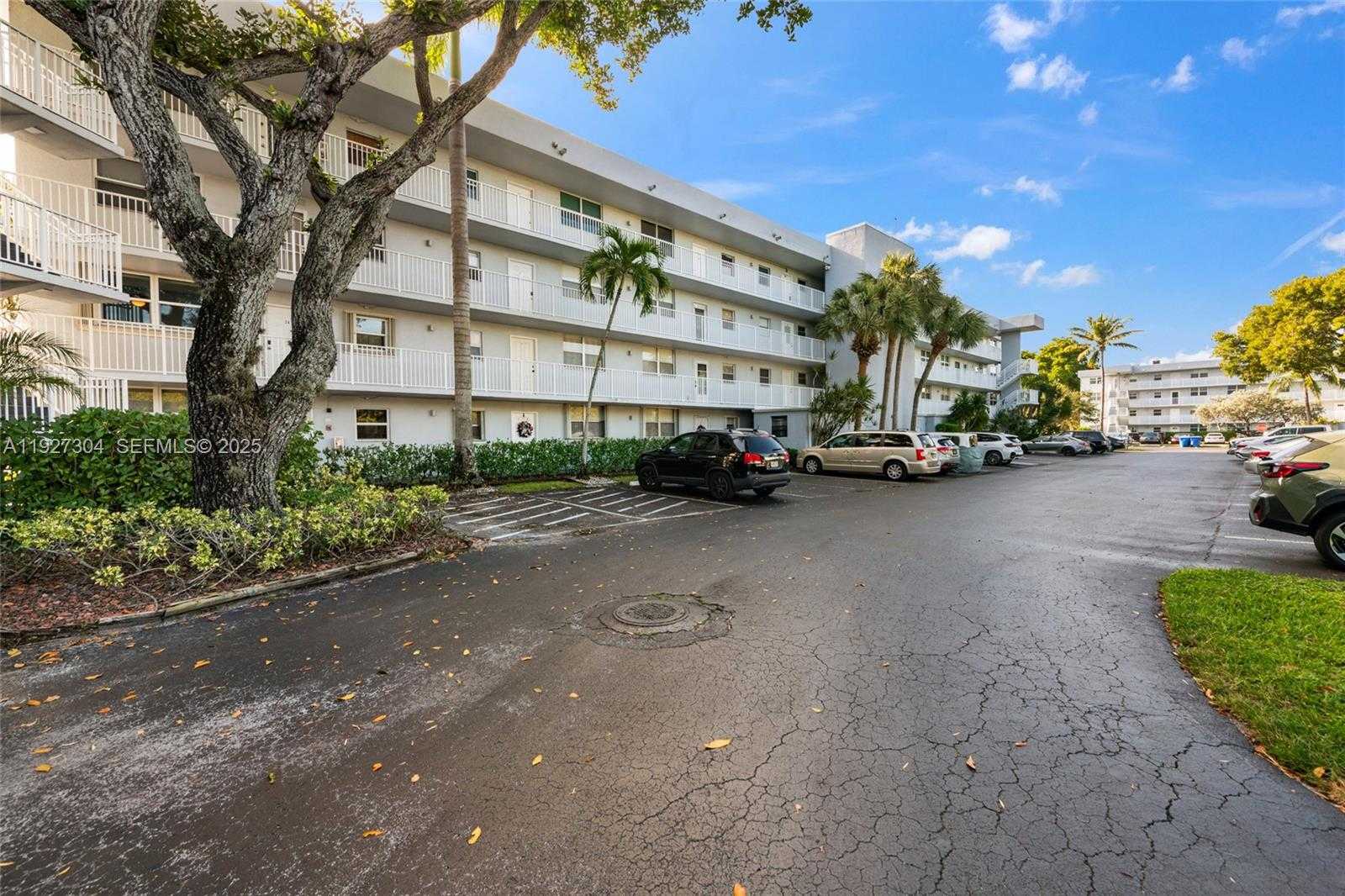 Small Image of 116 ROYAL PARK DR #4D, Oakland Park Number 3