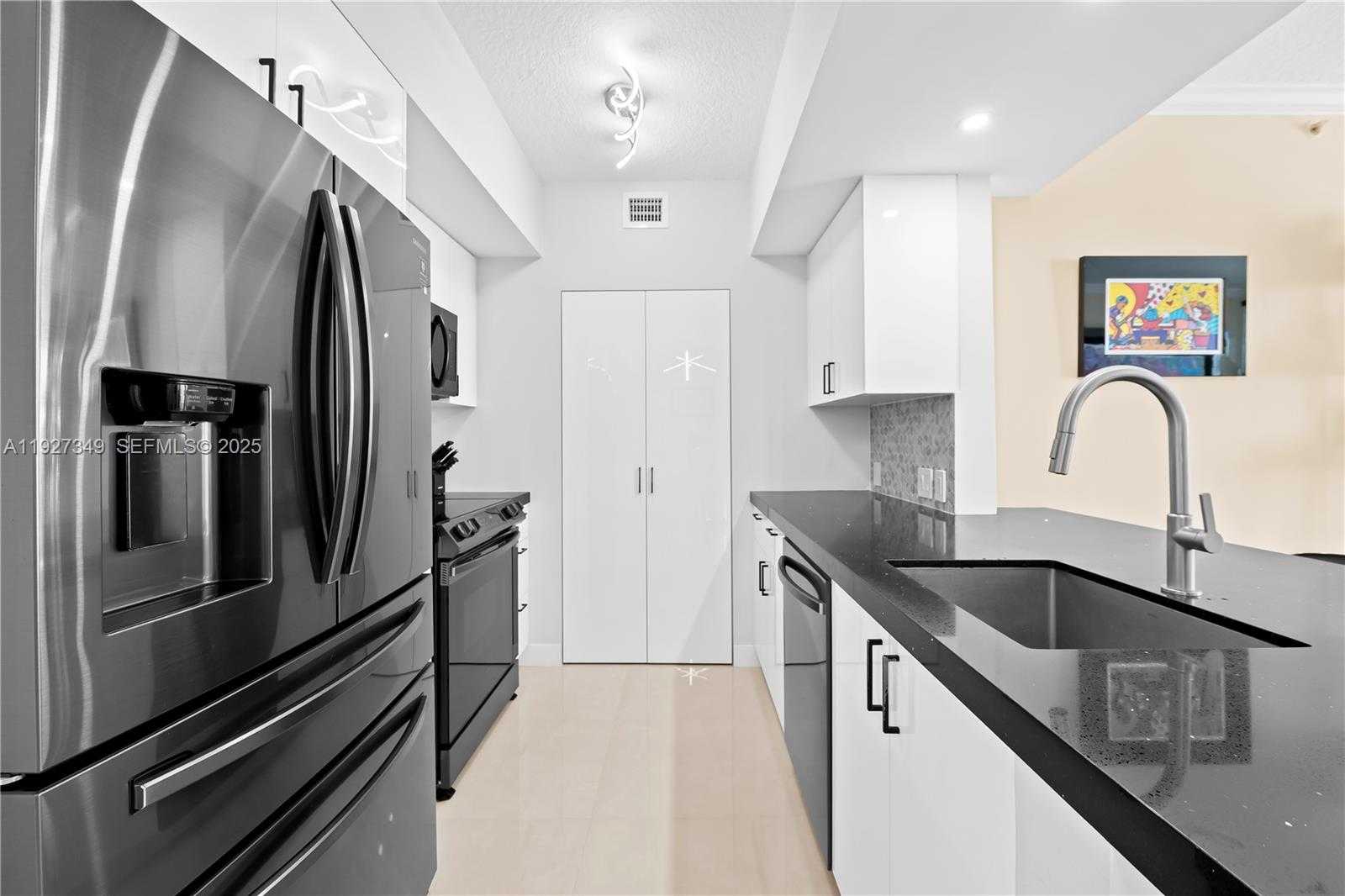 Small Image of 2000 NORTH BAYSHORE DR #1503, Miami Number 4