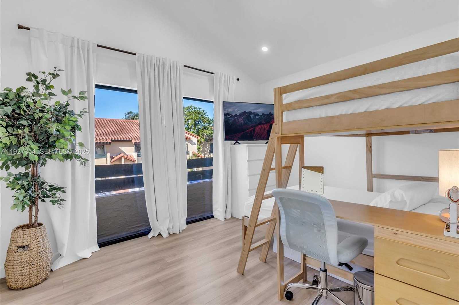 Small Image of 10080 SOUTH WEST 77TH CT, Miami Number 13