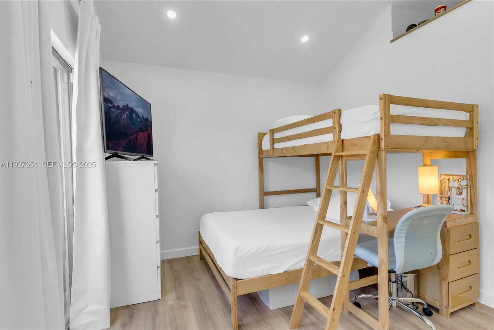 Small Image of 10080 SOUTH WEST 77TH CT, Miami Number 14