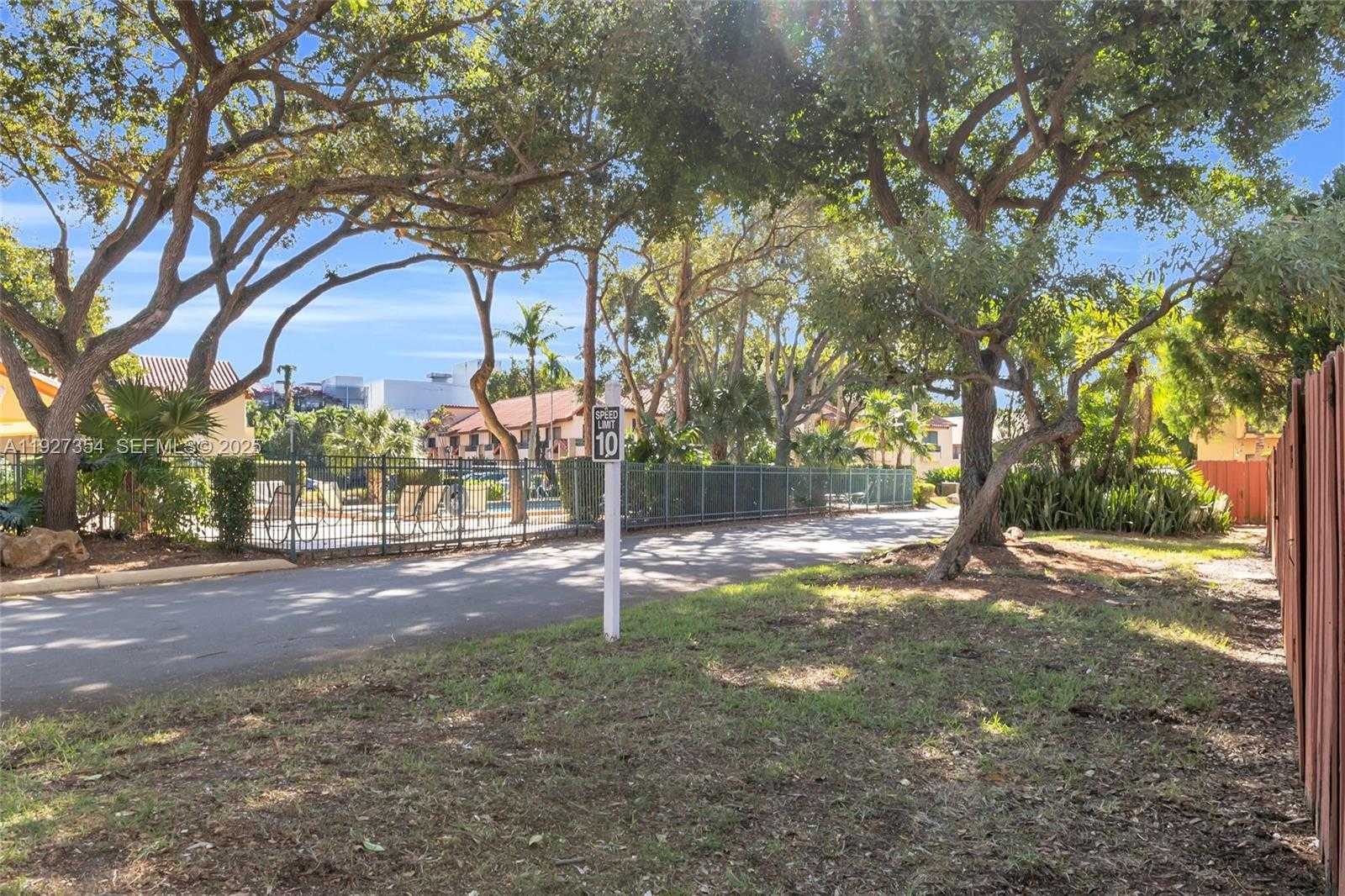 Small Image of 10080 SOUTH WEST 77TH CT, Miami Number 25