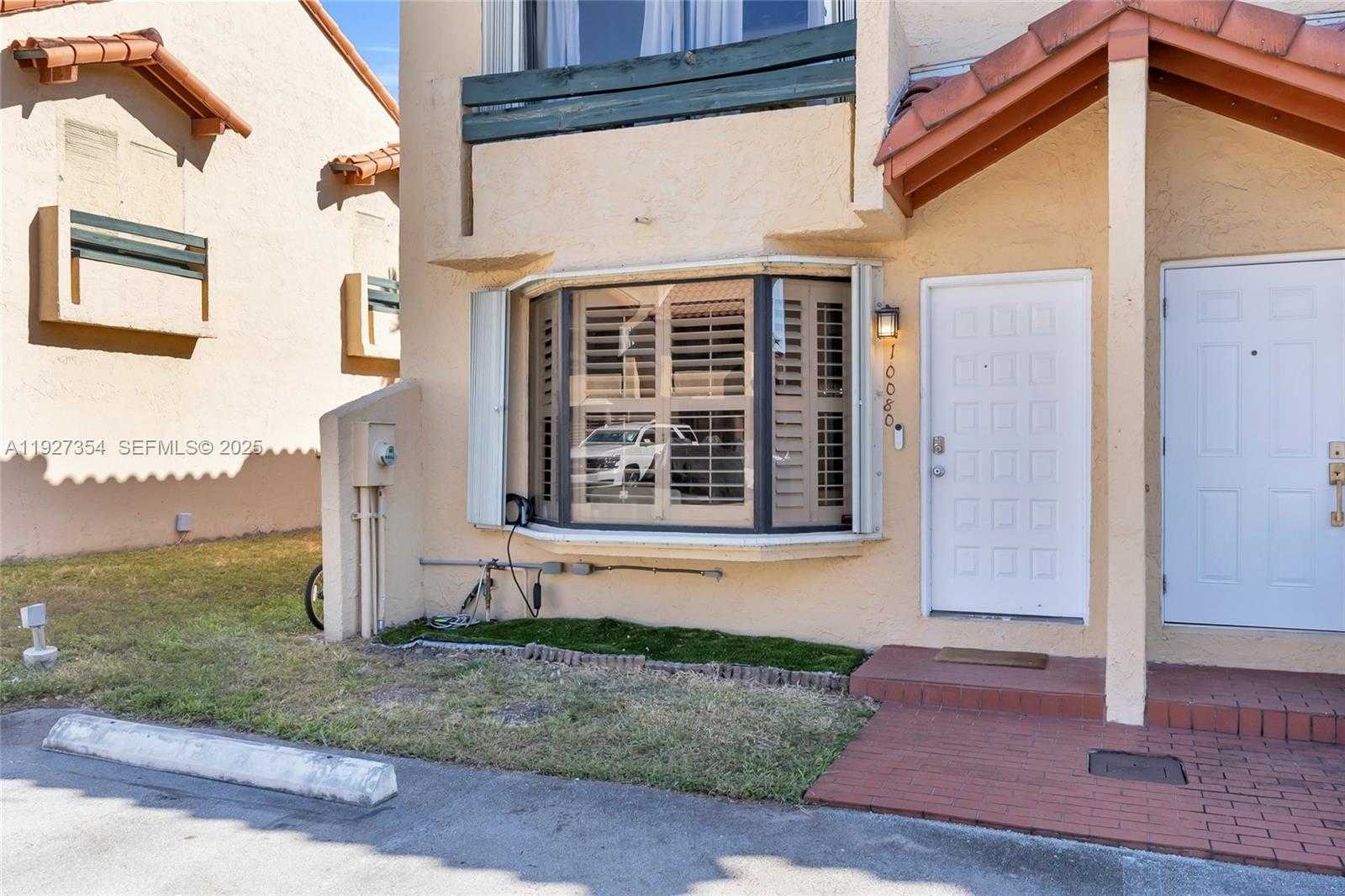 Small Image of 10080 SOUTH WEST 77TH CT, Miami Number 26