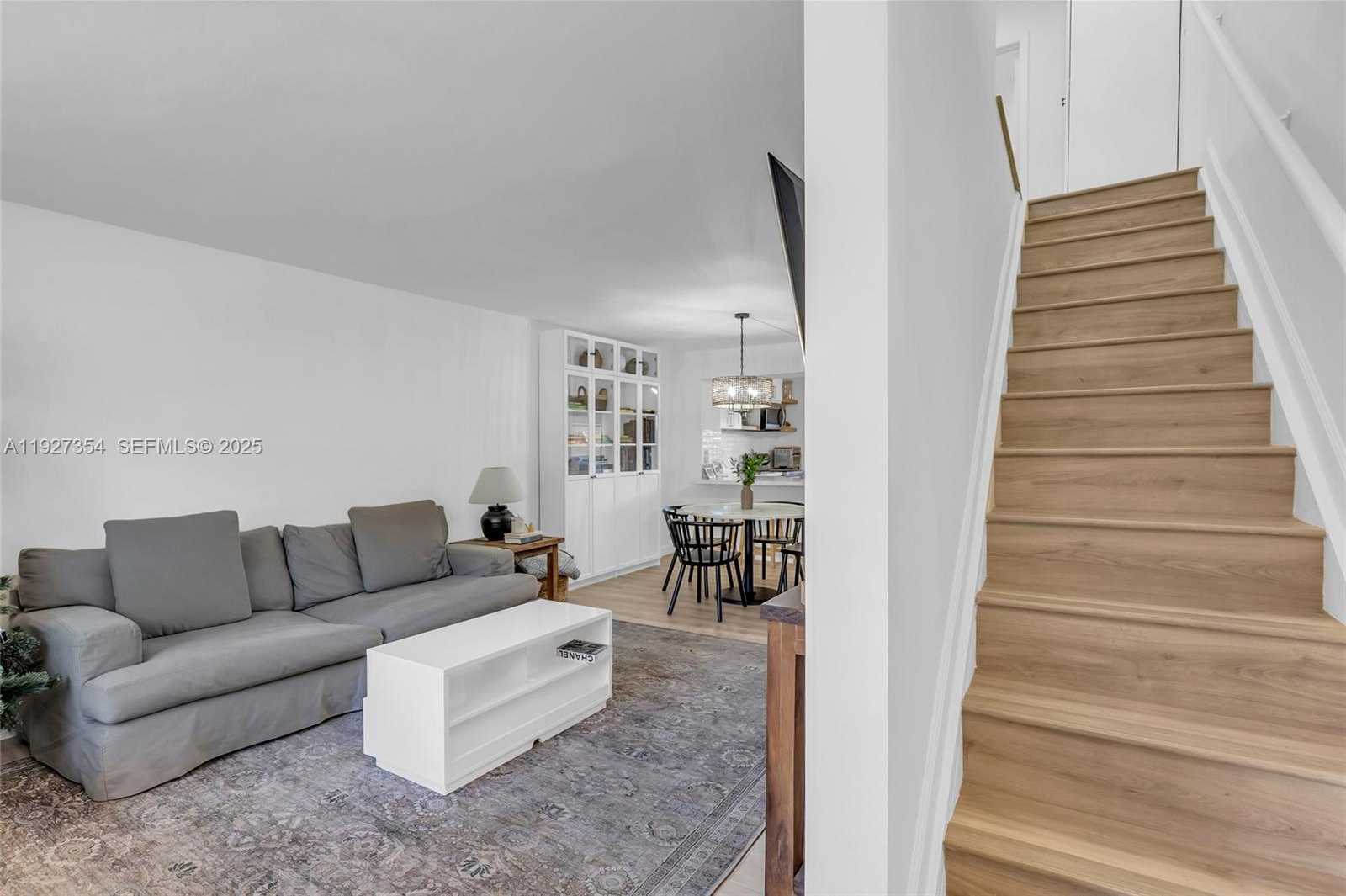 Small Image of 10080 SOUTH WEST 77TH CT, Miami Number 3