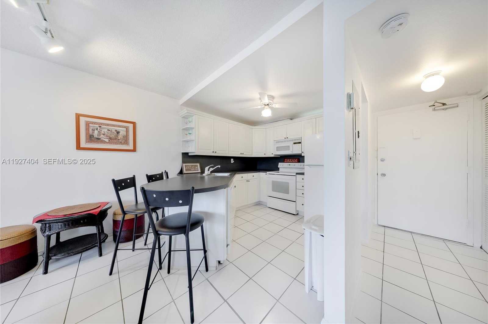 Small Image of 465 OCEAN DR #224, Miami Beach Number 4