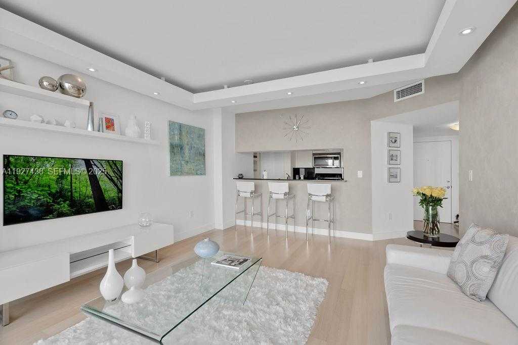 Small Image of 1625 KENNEDY CSWY #1004D, North Bay Village Number 4