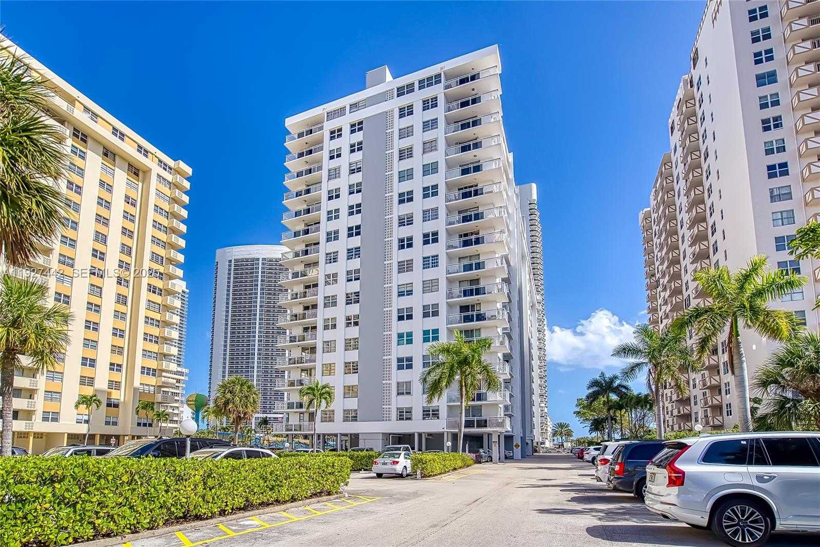 Small Image of 1849 SOUTH OCEAN DRIVE #1405, Hallandale Beach Number 7