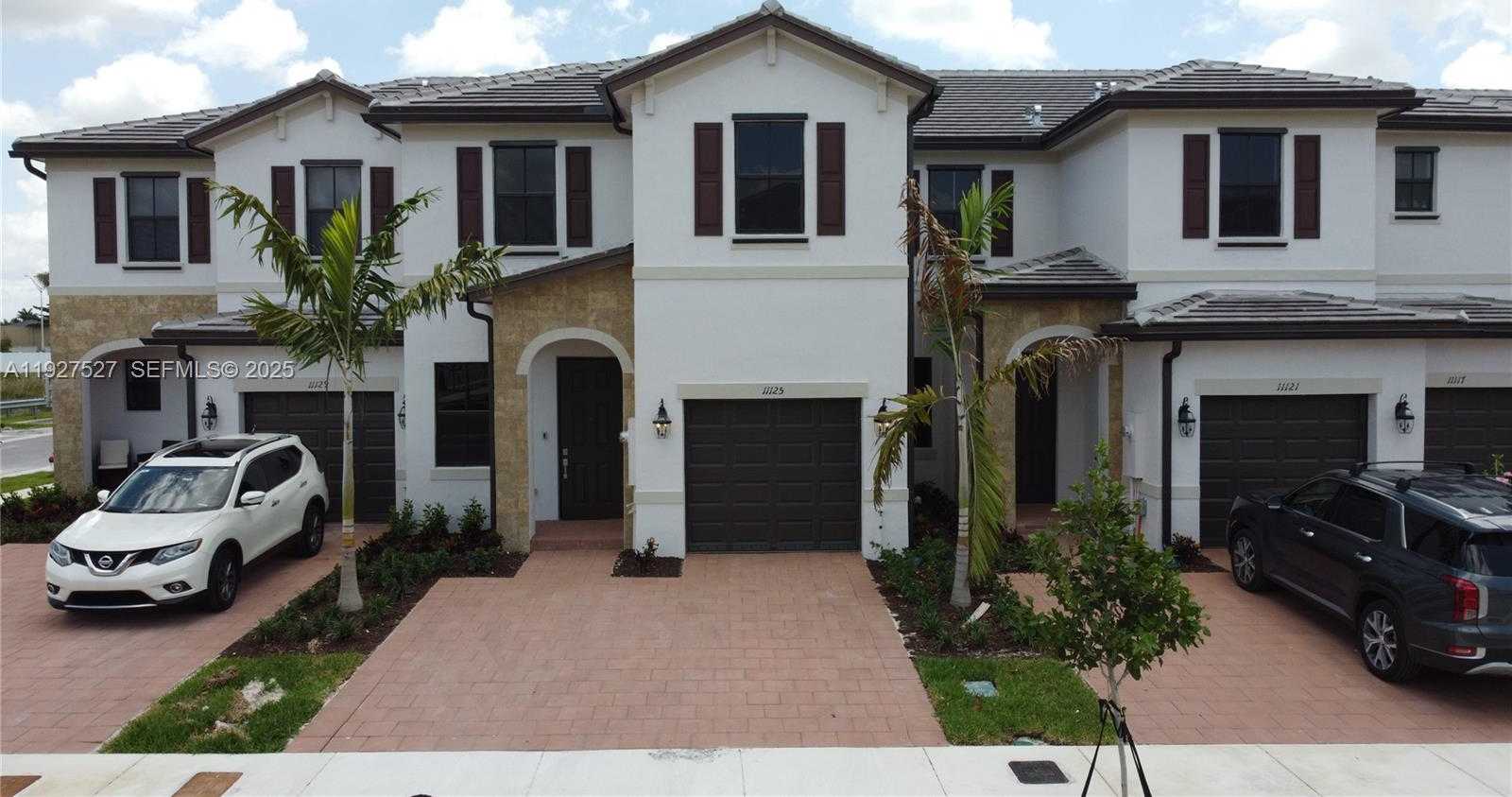Small Image of 11125 WEST 33RD CT, Hialeah Number 1