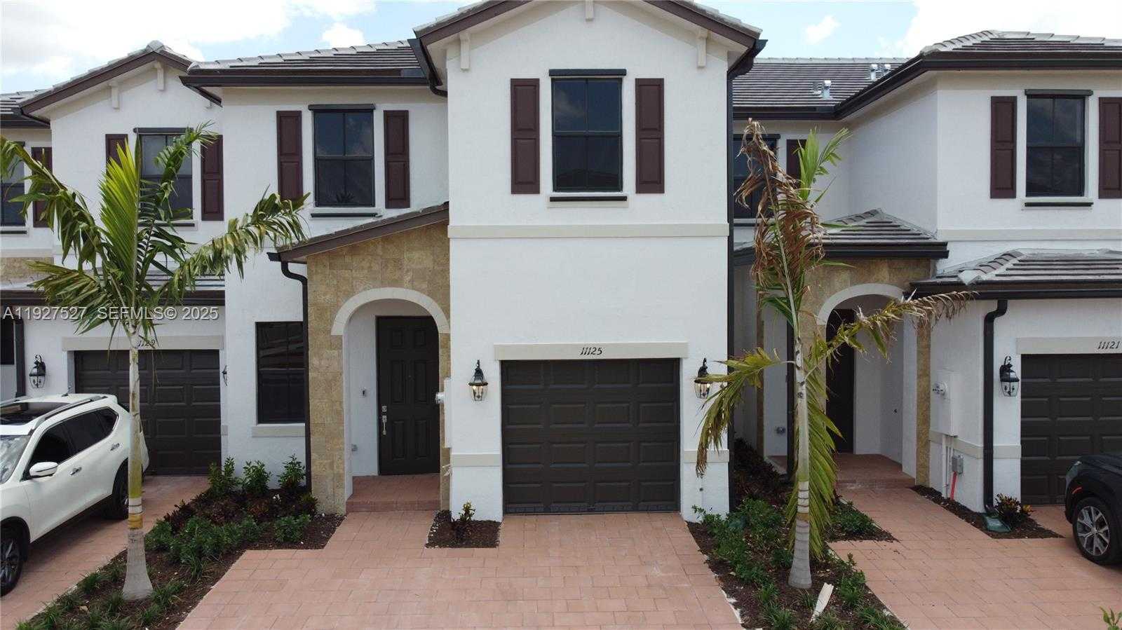 Small Image of 11125 WEST 33RD CT, Hialeah Number 2