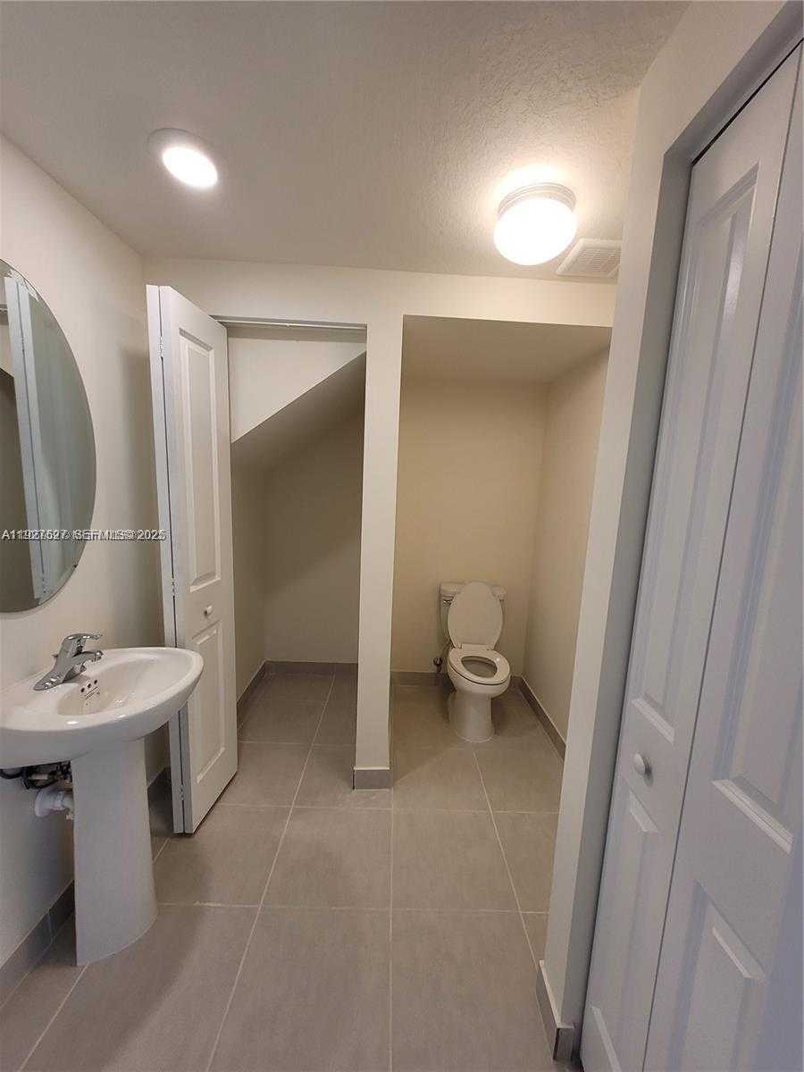 Small Image of 11125 WEST 33RD CT, Hialeah Number 6
