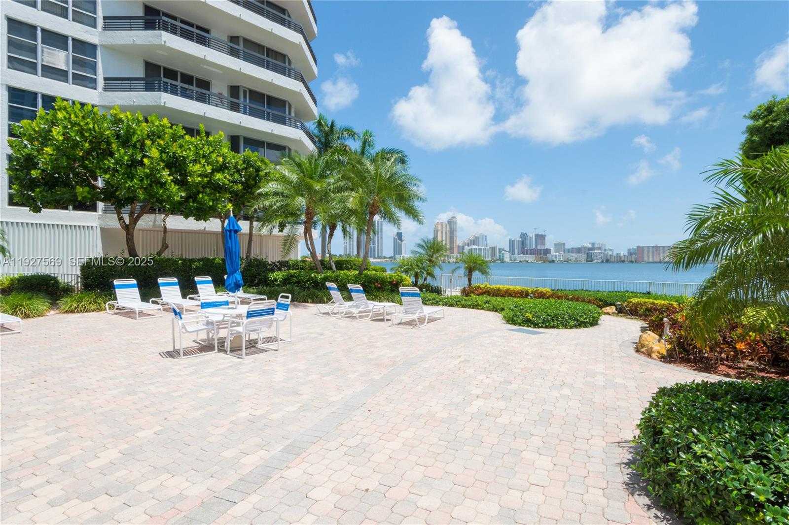 Imagen de Pequeño Objeto