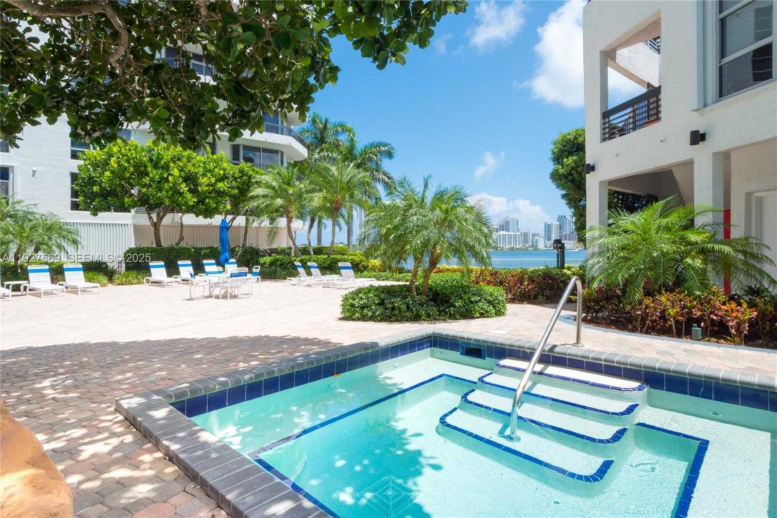 Imagen de Pequeño Objeto