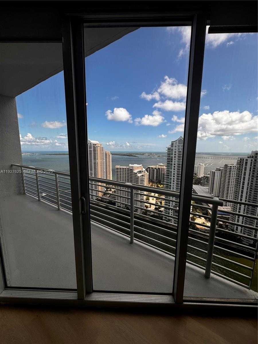 Small Image of 325 SOUTH BISCAYNE BLVD #LPH 17, Miami Number 24