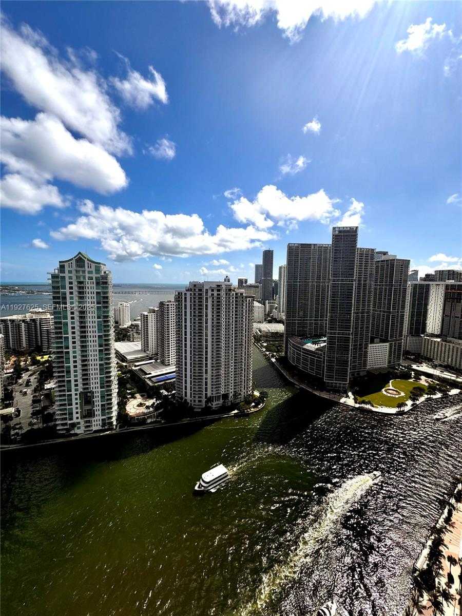 Small Image of 325 SOUTH BISCAYNE BLVD #LPH 17, Miami Number 3