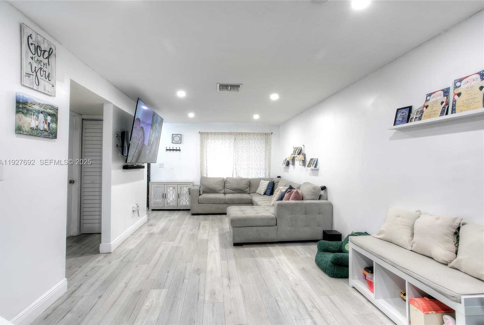 Small Image of 13351 SOUTH WEST 59TH TER, Miami Number 5