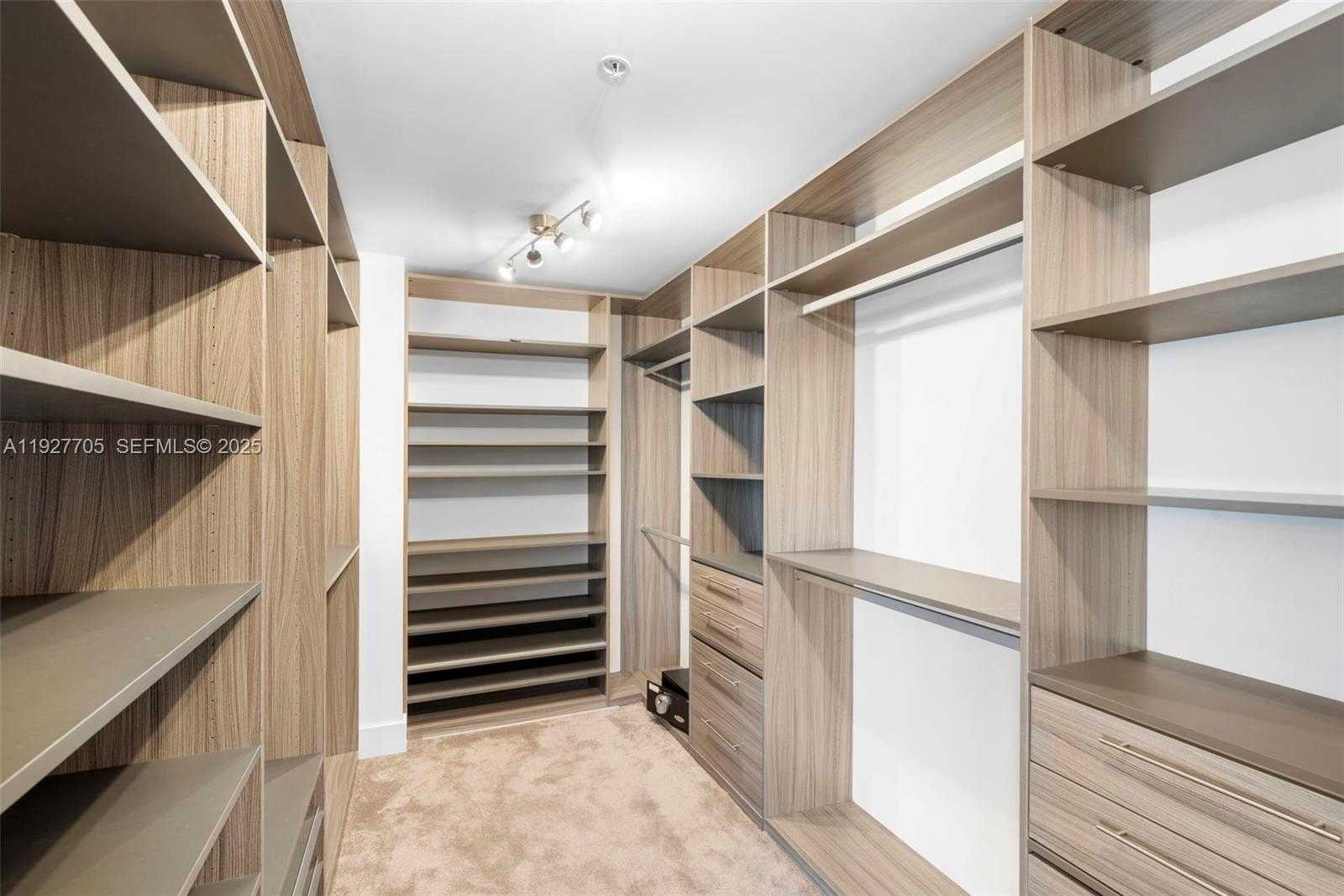 Small Image of 17301 BISCAYNE BLVD #1803, North Miami Beach Number 14