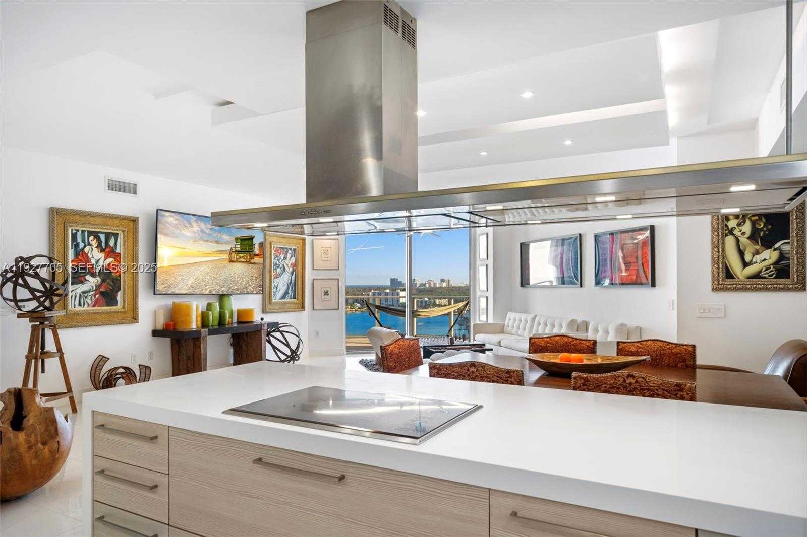 Small Image of 17301 BISCAYNE BLVD #1803, North Miami Beach Number 2