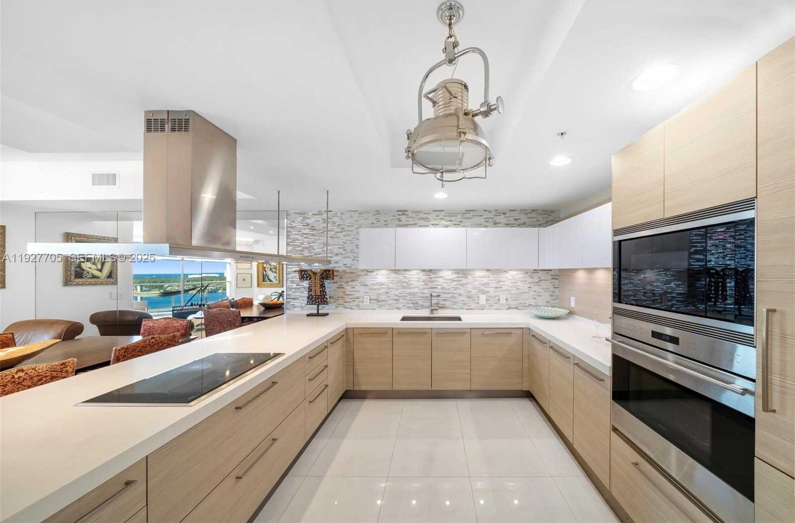 Small Image of 17301 BISCAYNE BLVD #1803, North Miami Beach Number 5