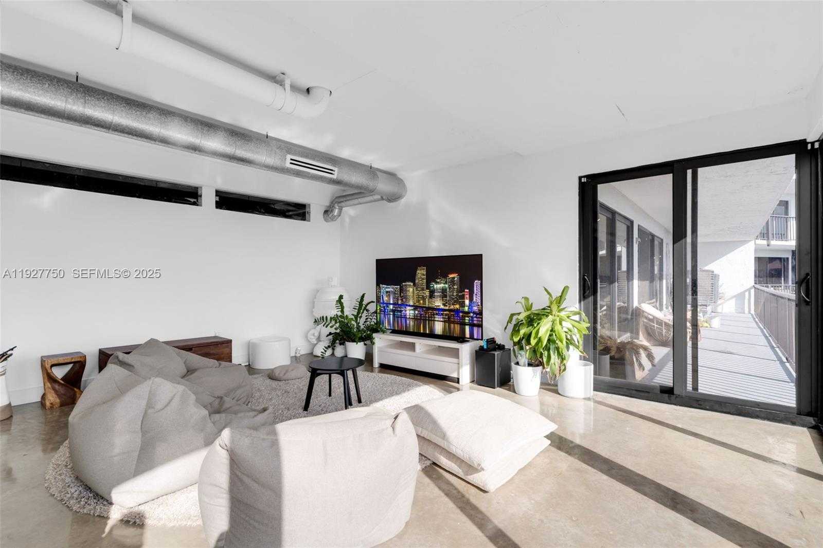 Small Image of 5701 BISCAYNE BLVD #PH-9, Miami Number 6