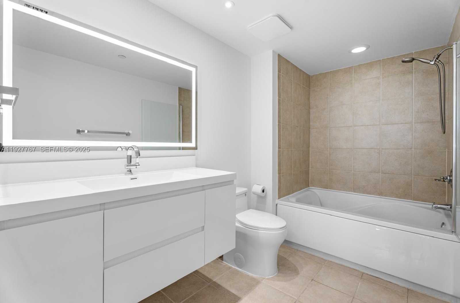 Small Image of 19501 WEST COUNTRY CLUB DR #1710, Aventura Number 23