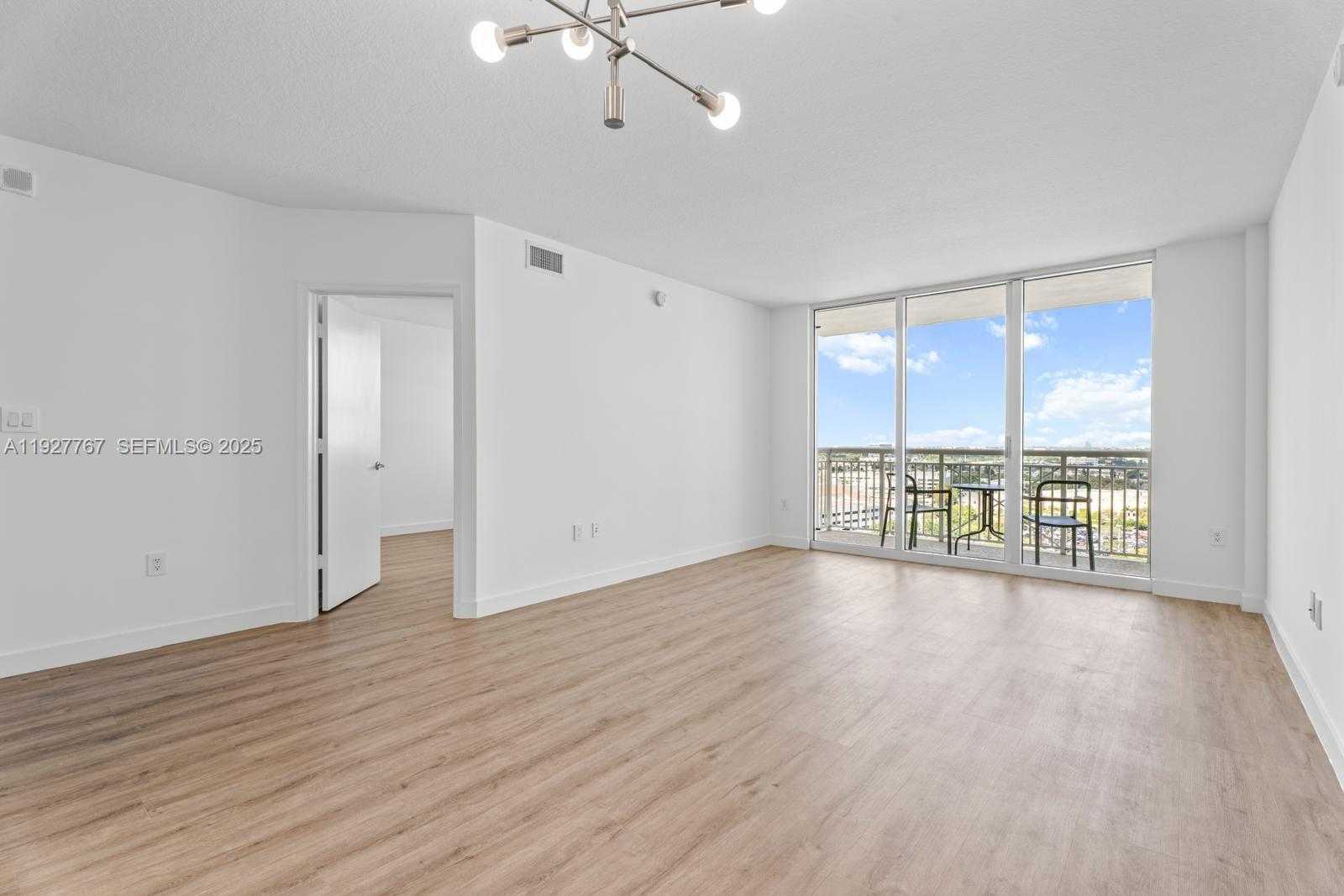 Small Image of 19501 WEST COUNTRY CLUB DR #1710, Aventura Number 3