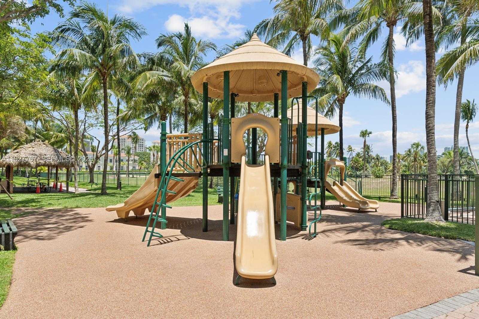 Small Image of 19501 WEST COUNTRY CLUB DR #1710, Aventura Number 31