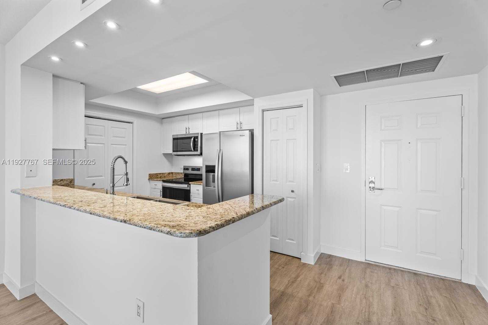 Small Image of 19501 WEST COUNTRY CLUB DR #1710, Aventura Number 5