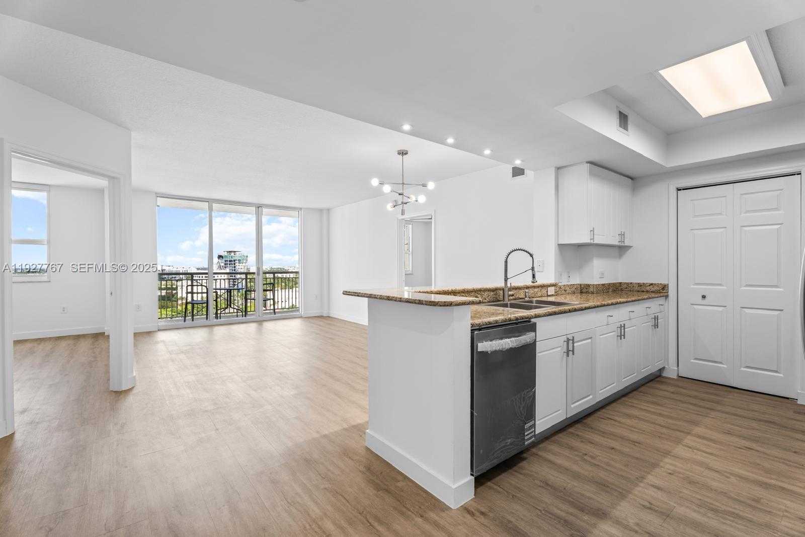 Small Image of 19501 WEST COUNTRY CLUB DR #1710, Aventura Number 7