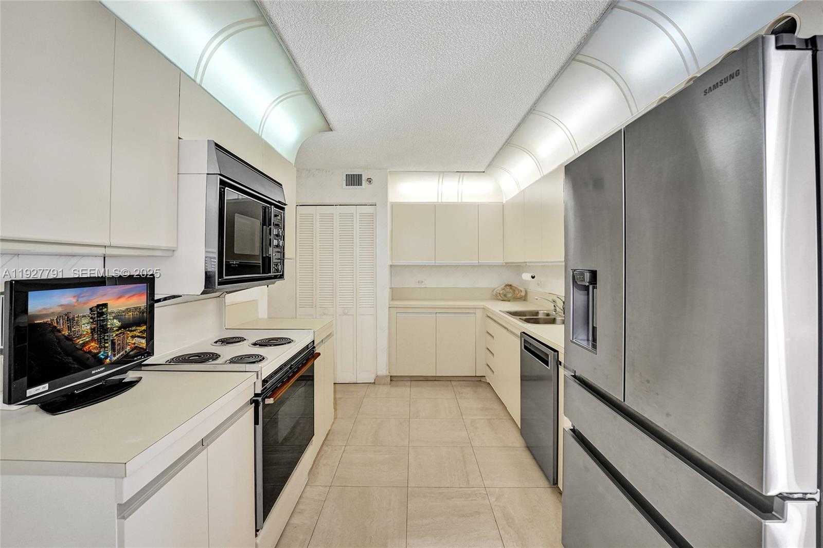 Small Image of 1201 SOUTH OCEAN DR #1601S, Hollywood Number 15