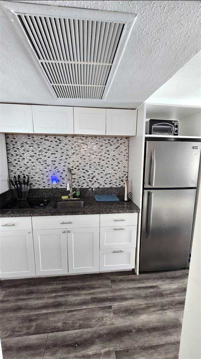 Small Image of 19201 COLLINS AVE #1124, Sunny Isles Beach Number 5