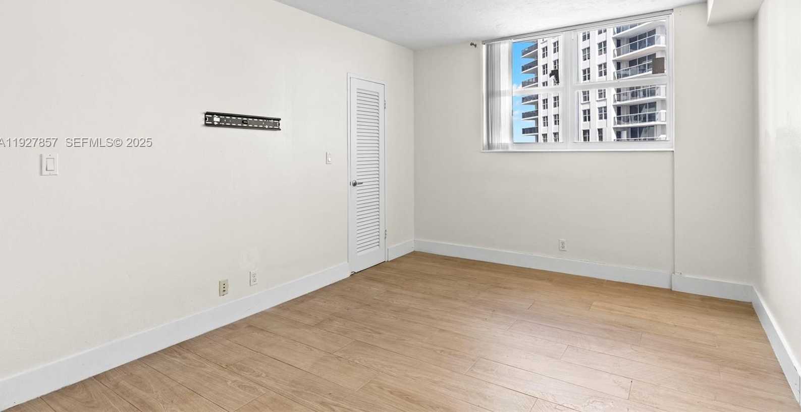 Imagen de Pequeño Objeto