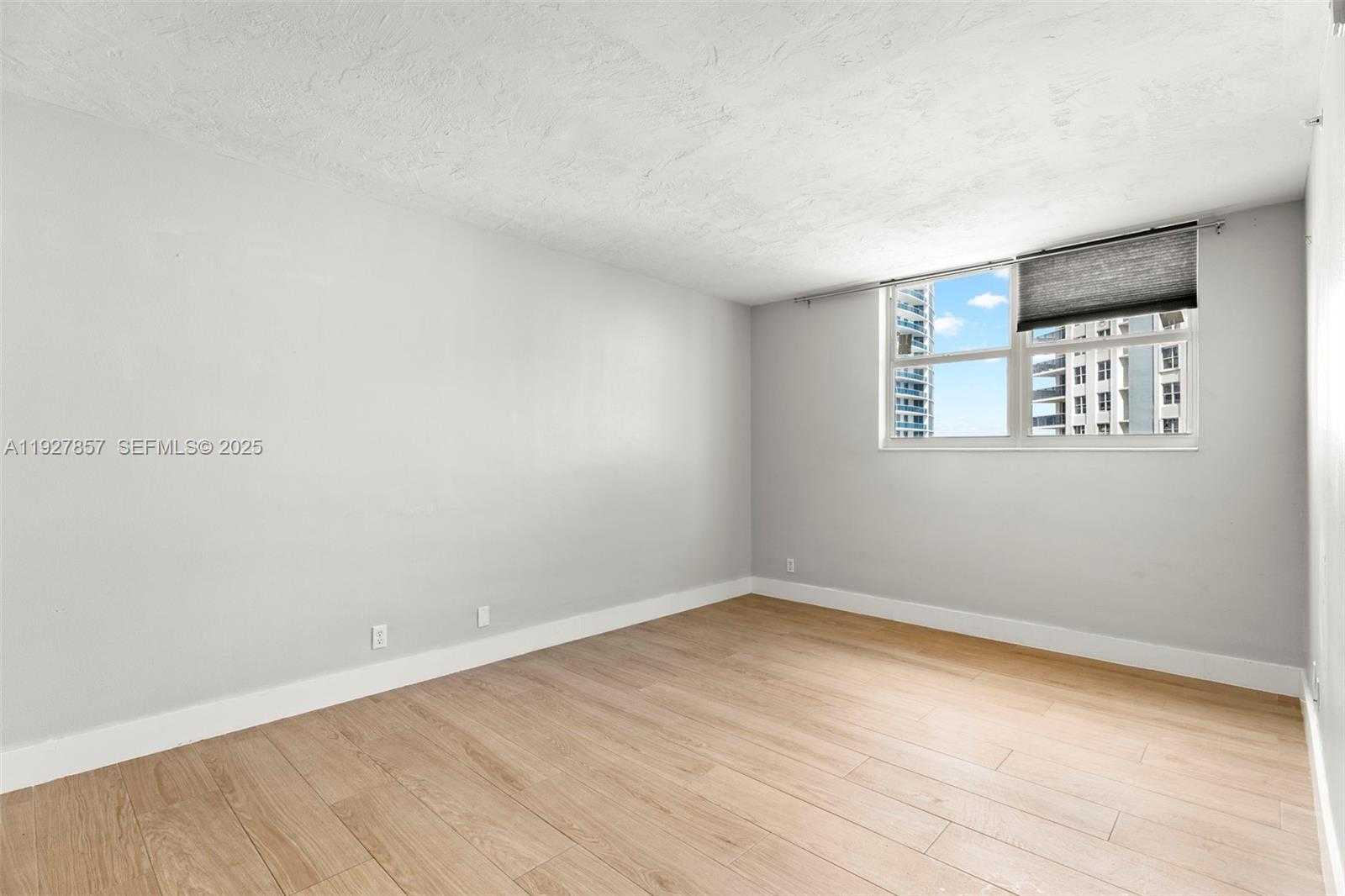 Imagen de Pequeño Objeto