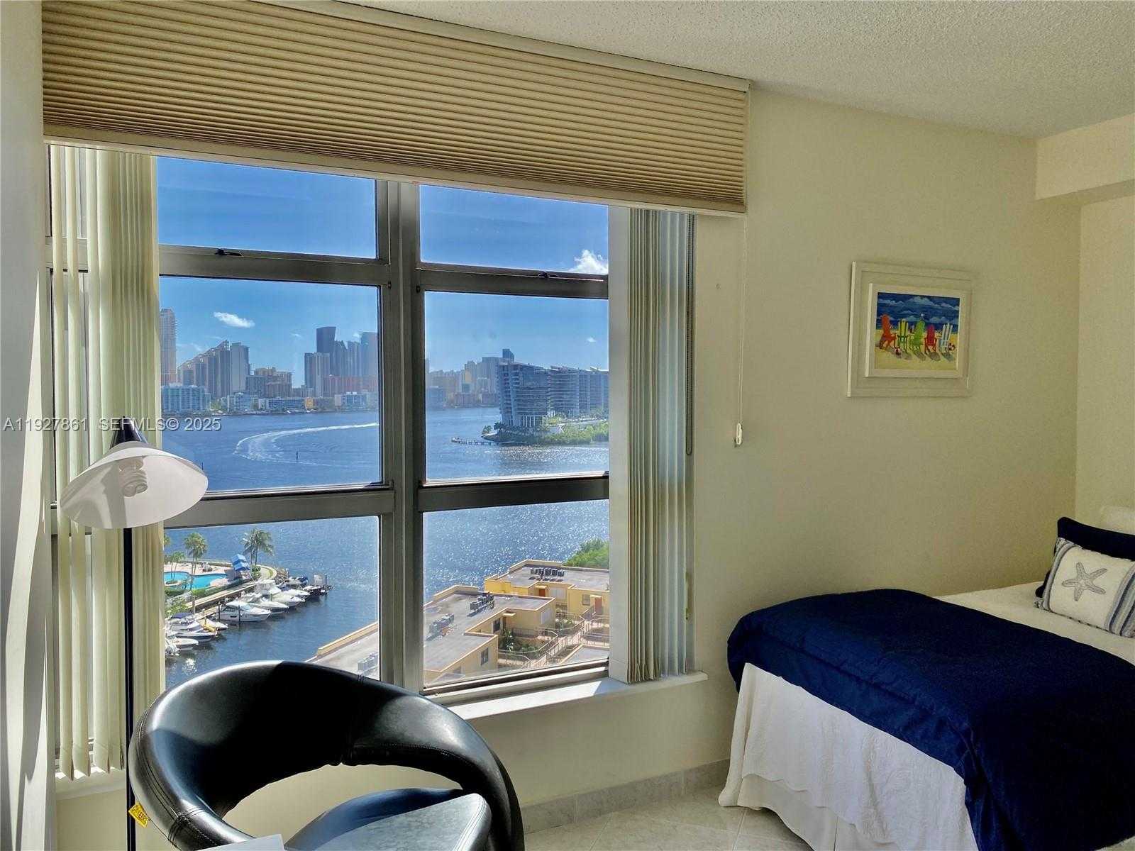 Imagen de Pequeño Objeto