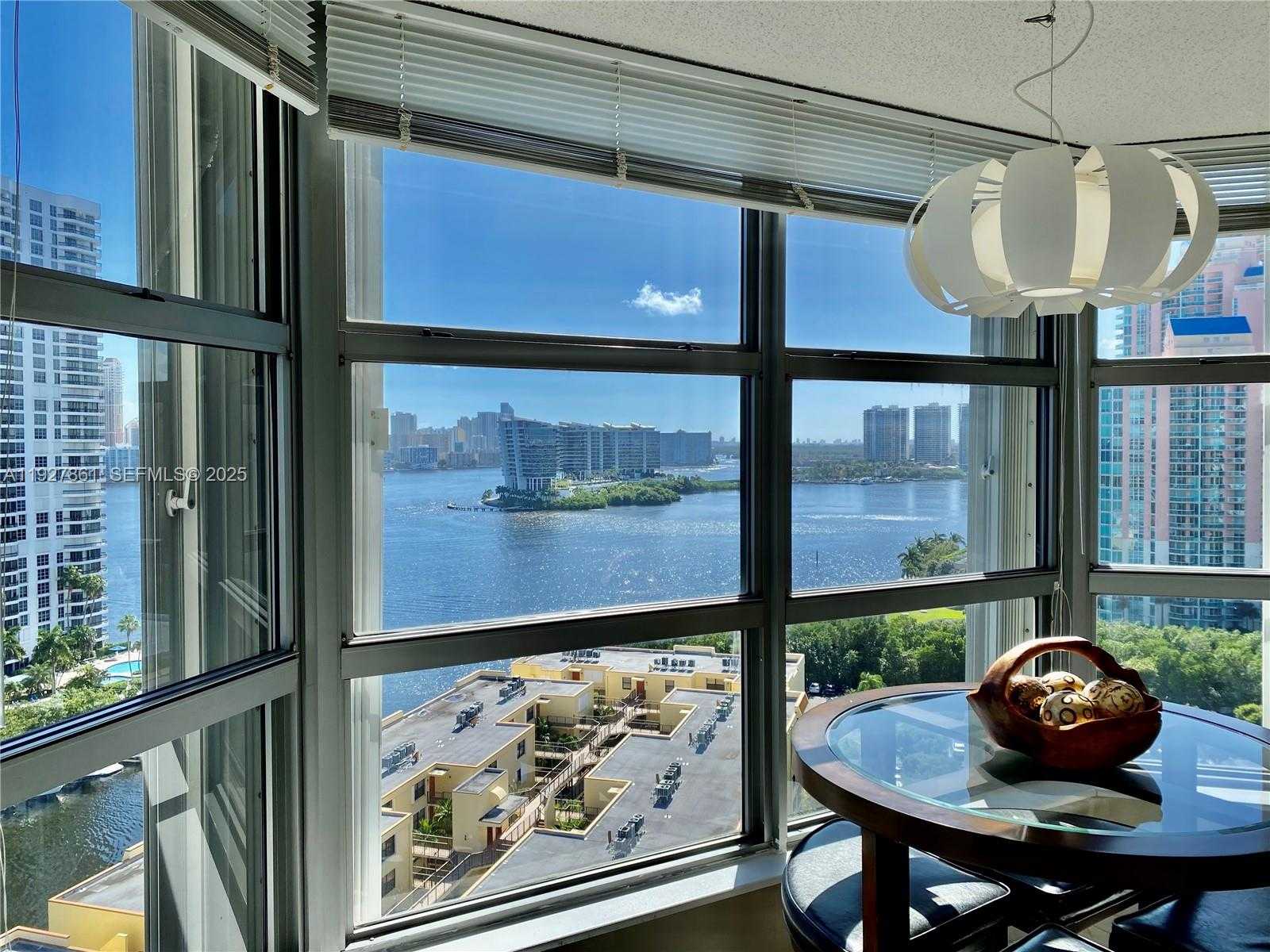 Imagen de Pequeño Objeto