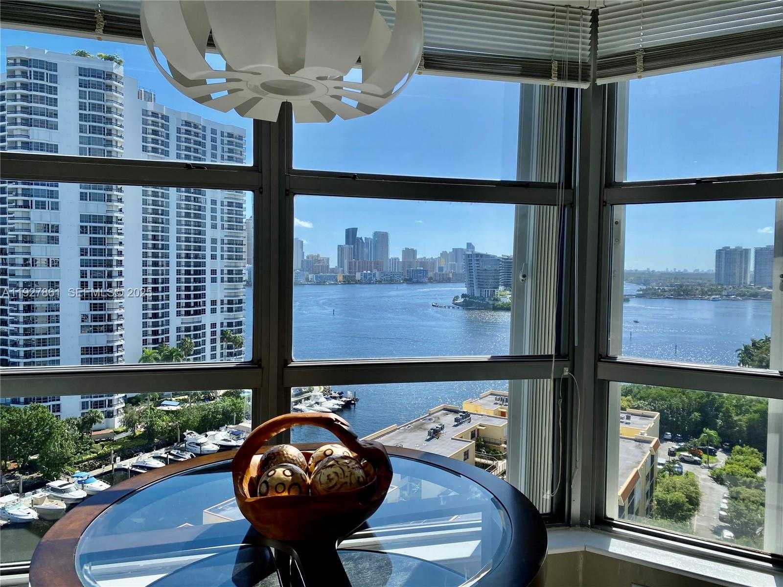 Imagen de Pequeño Objeto