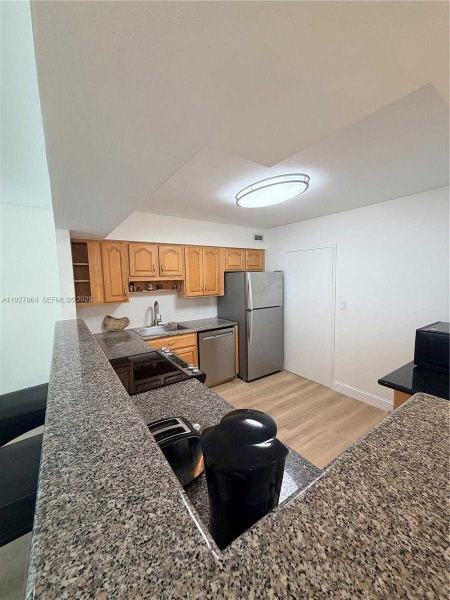 Small Image of 5151 COLLINS AVE #730 + DEN, Miami Beach Number 6