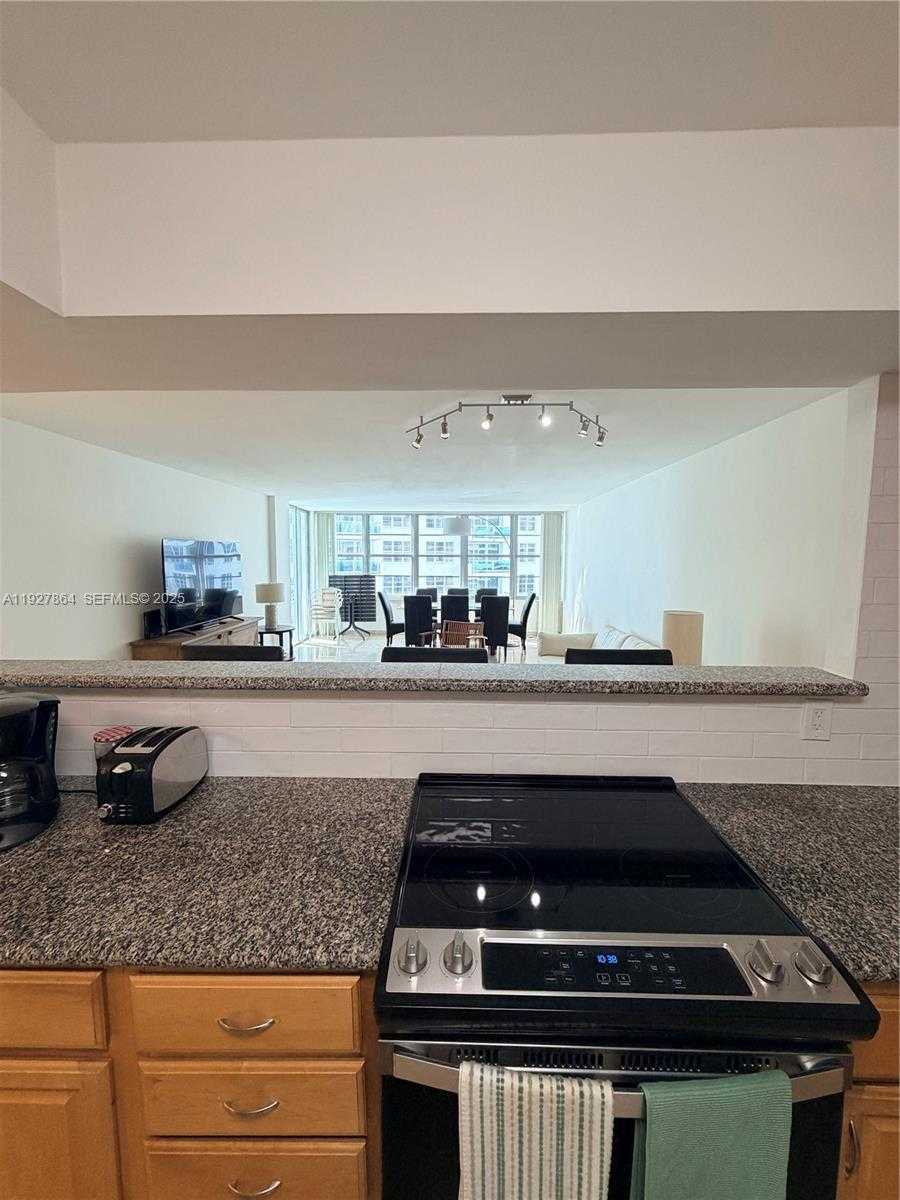 Small Image of 5151 COLLINS AVE #730 + DEN, Miami Beach Number 7