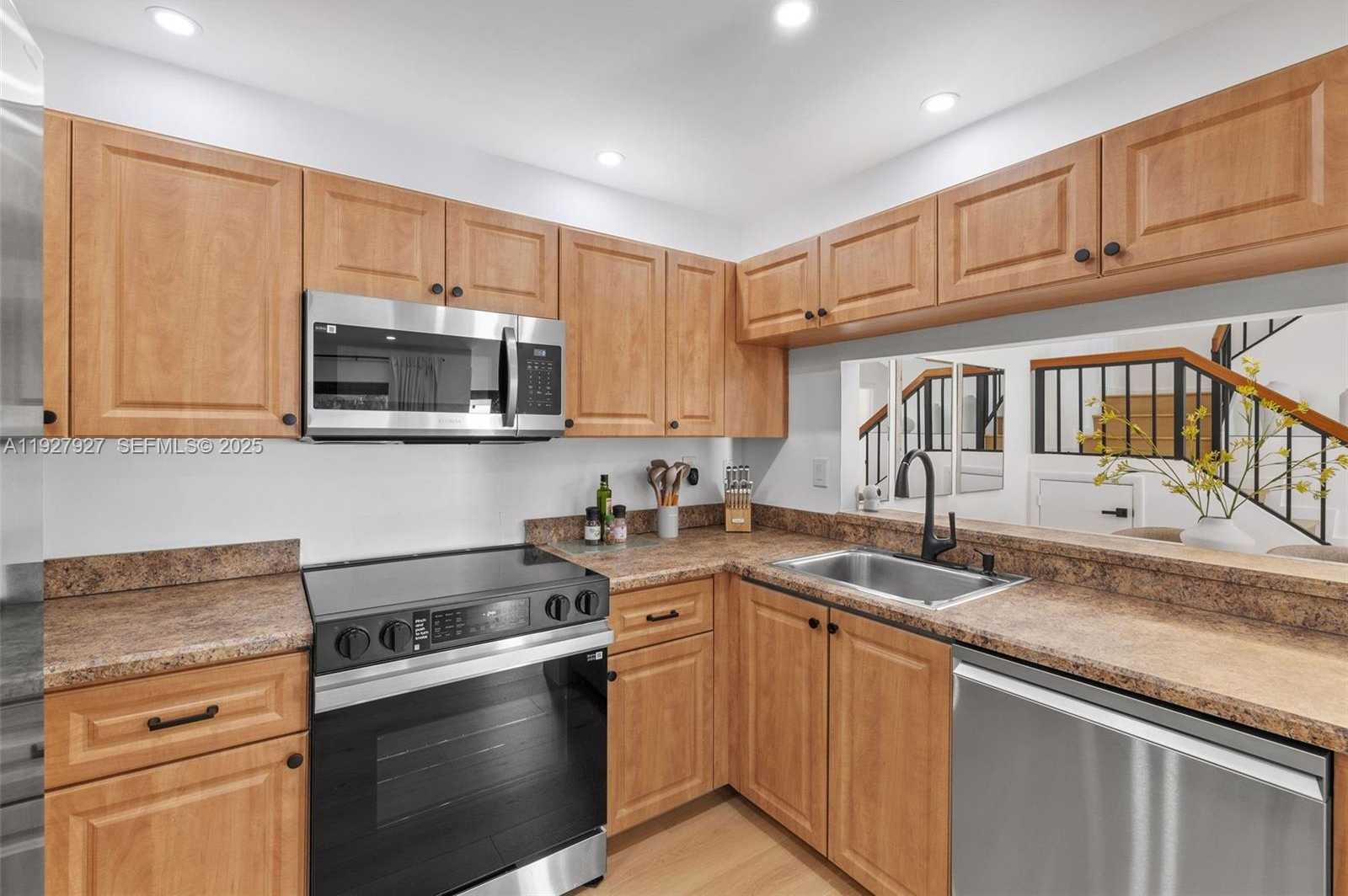 Small Image of 21216 HARBOR WAY #158-15, Aventura Number 17