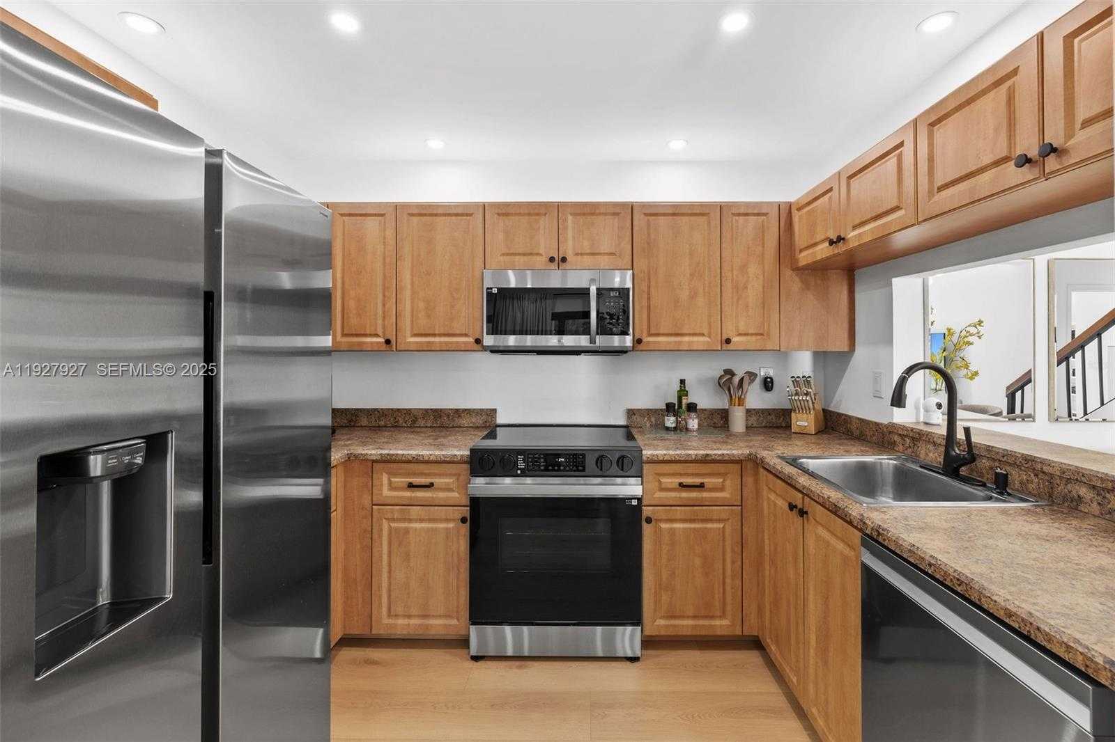 Small Image of 21216 HARBOR WAY #158-15, Aventura Number 18