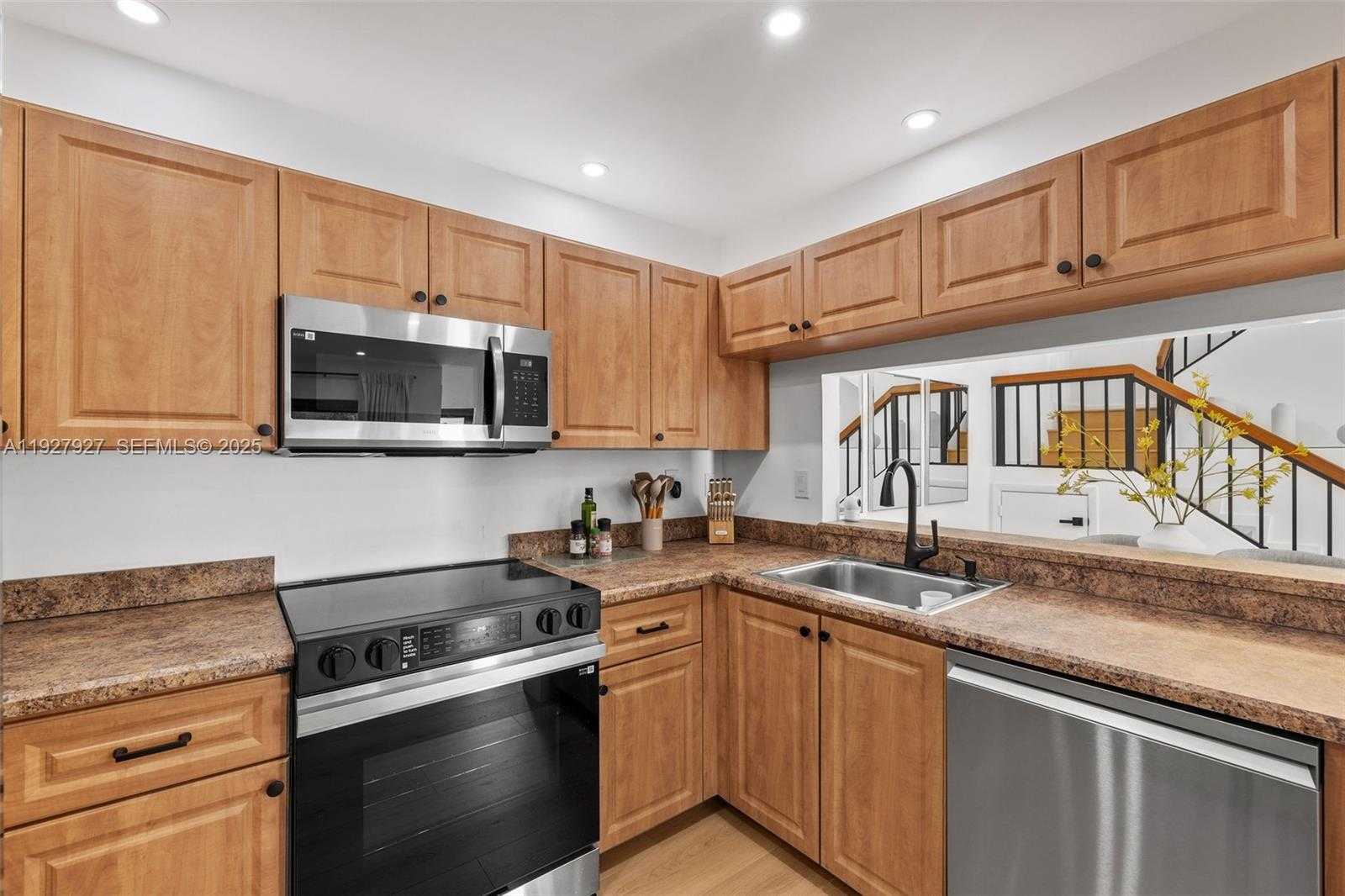 Small Image of 21216 HARBOR WAY #158-15, Aventura Number 20