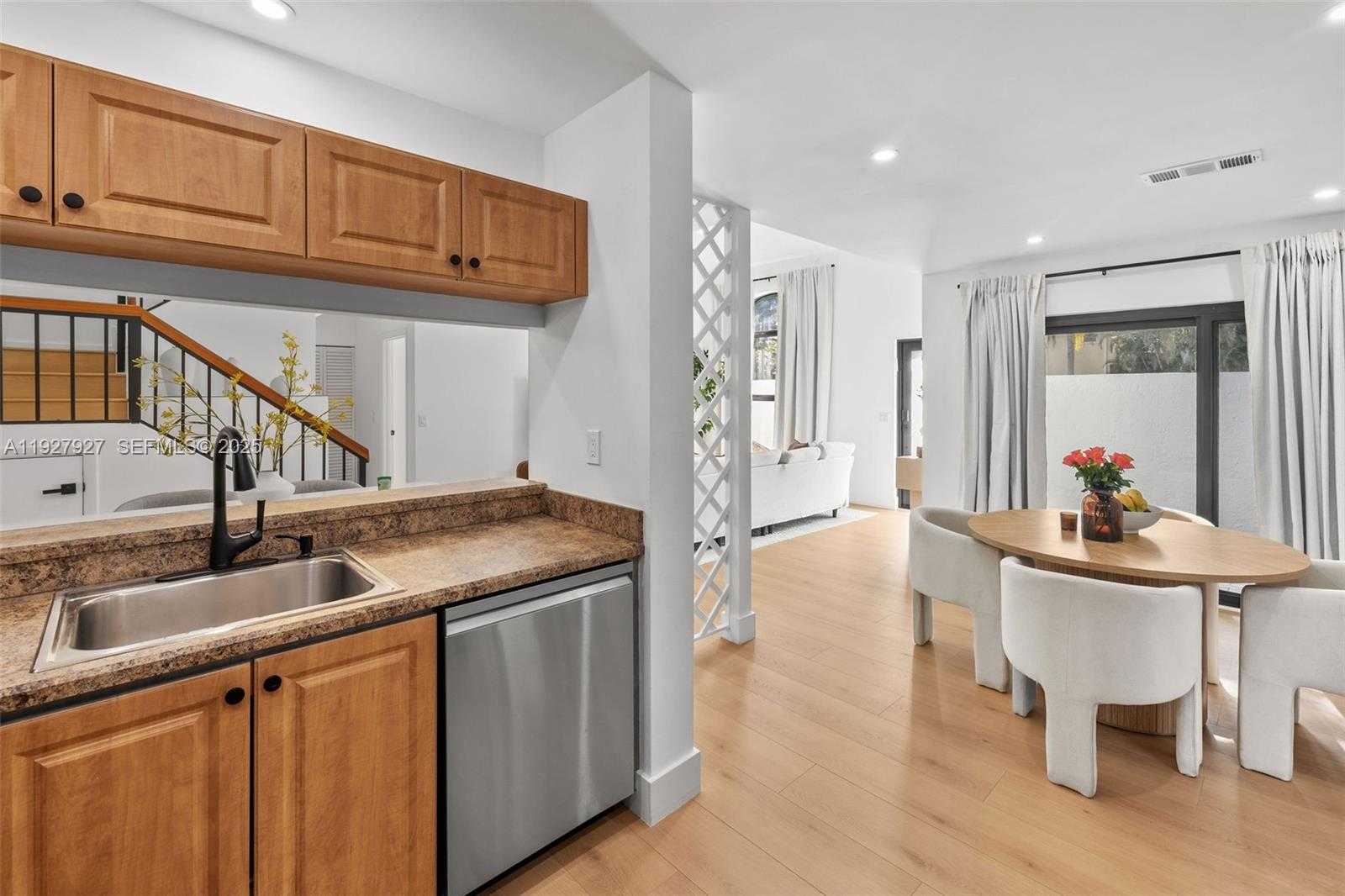 Small Image of 21216 HARBOR WAY #158-15, Aventura Number 22