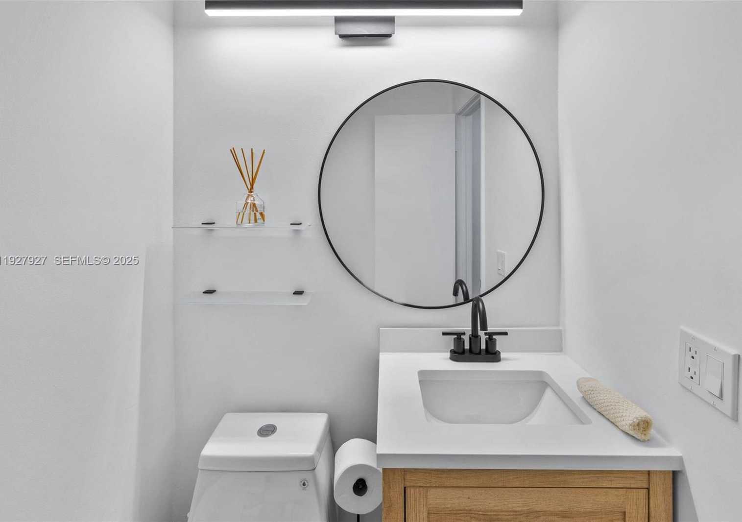 Small Image of 21216 HARBOR WAY #158-15, Aventura Number 25