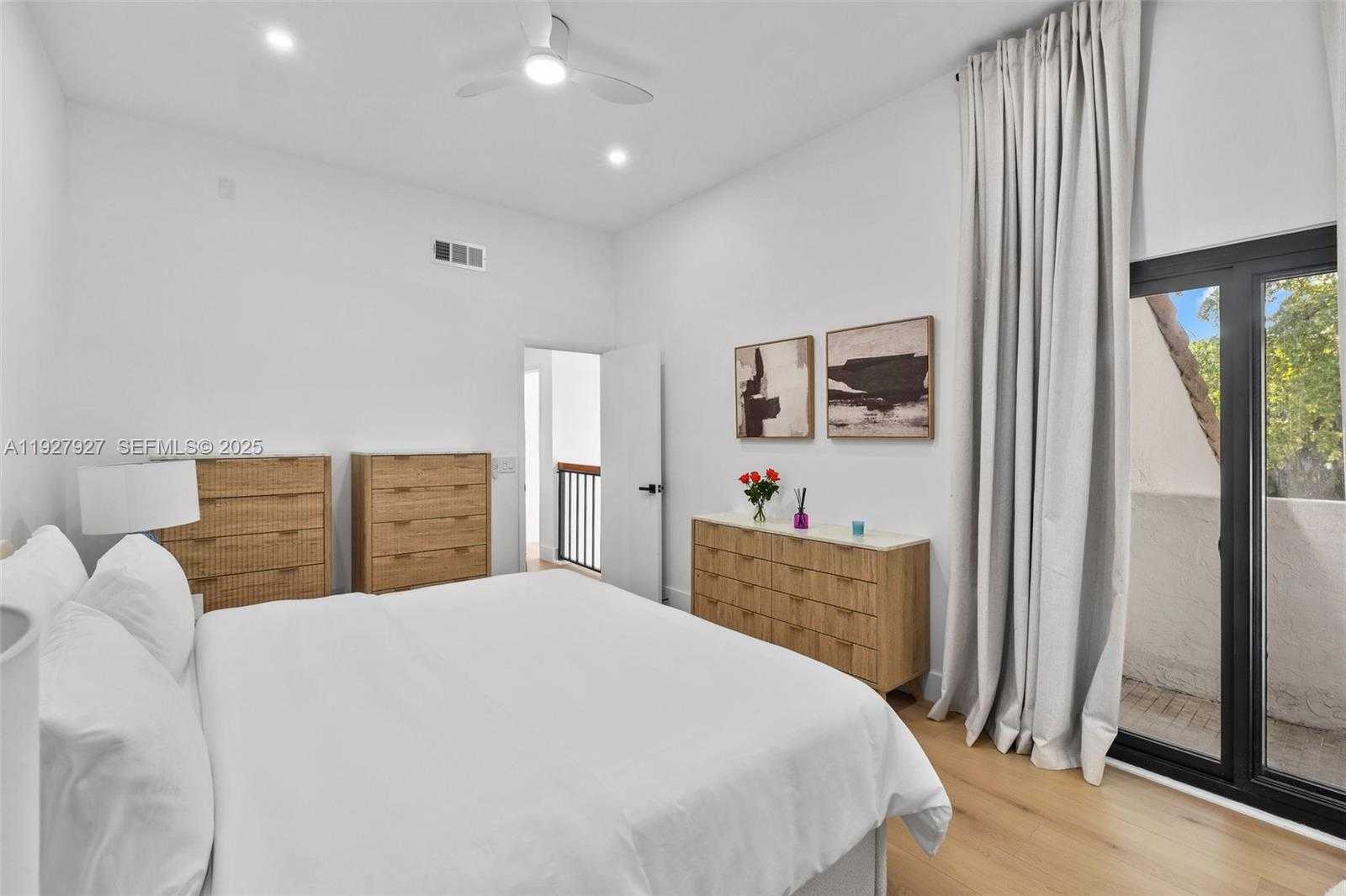 Small Image of 21216 HARBOR WAY #158-15, Aventura Number 31