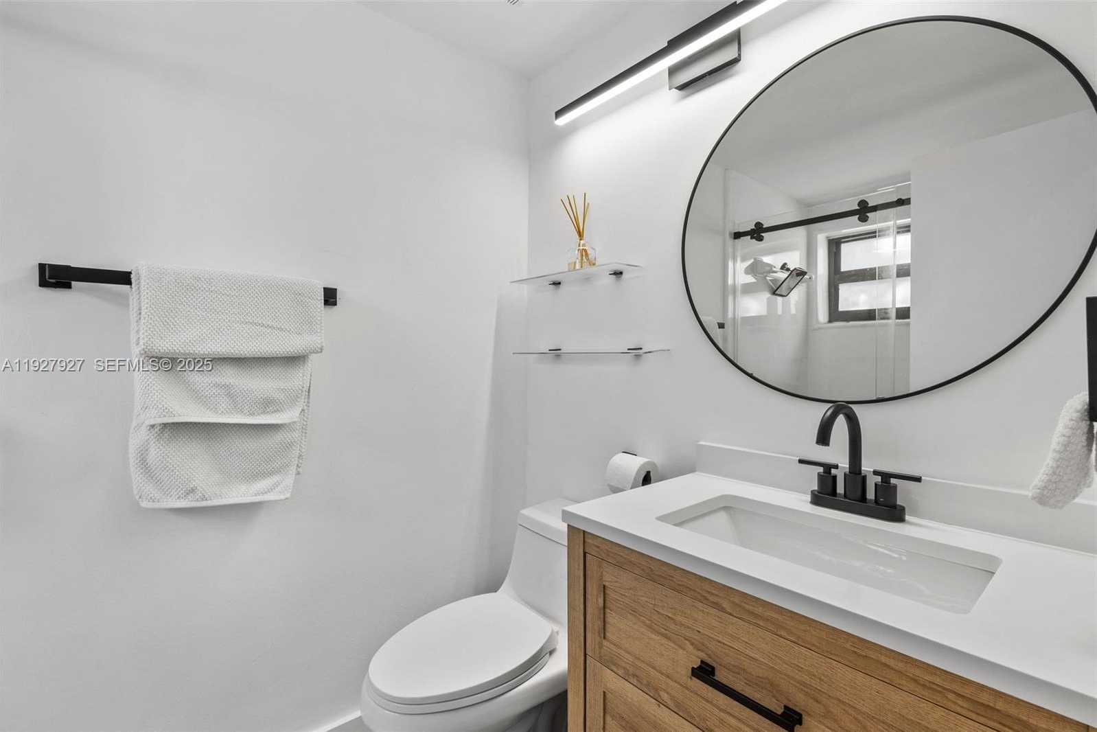 Small Image of 21216 HARBOR WAY #158-15, Aventura Number 32