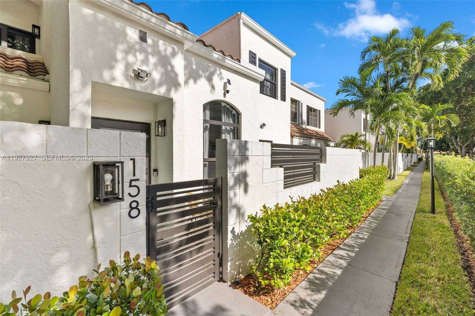 Small Image of 21216 HARBOR WAY #158-15, Aventura Number 4