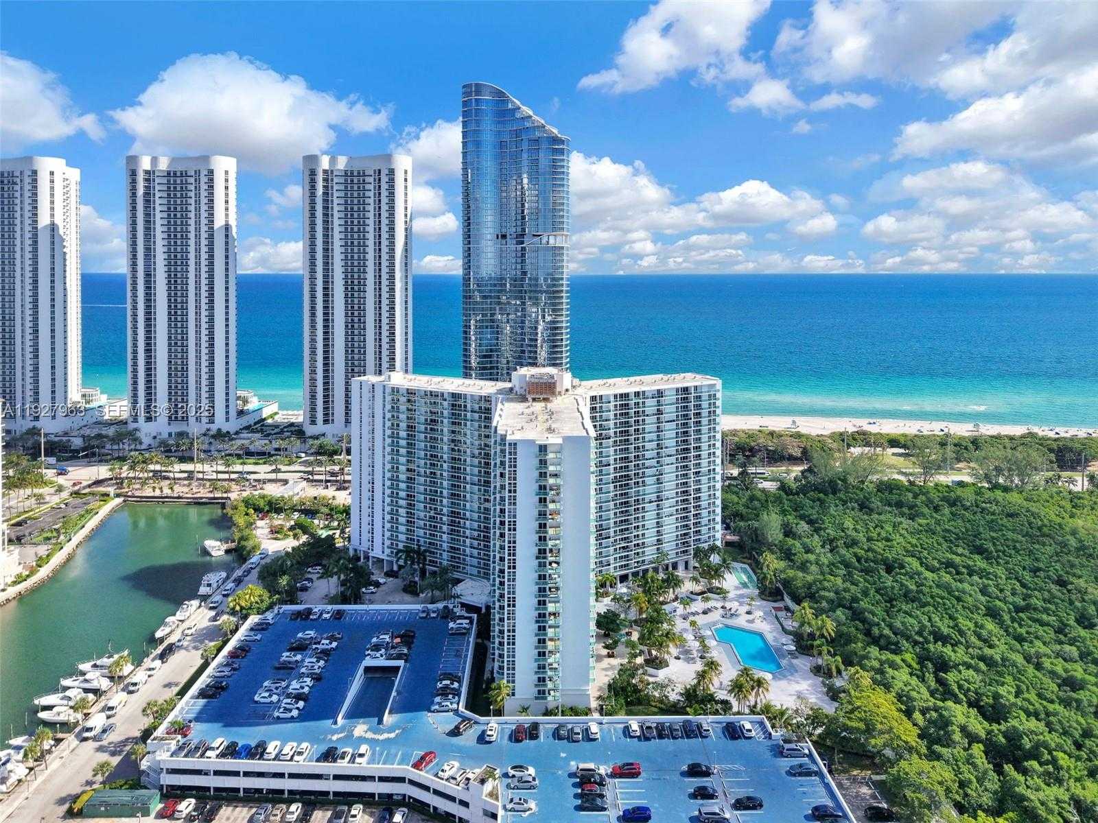 Small Image of 100 BAYVIEW DR #606, Sunny Isles Beach Number 1