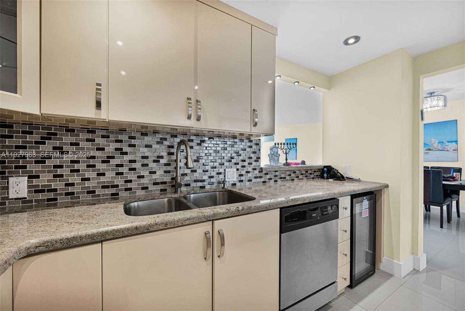 Small Image of 100 BAYVIEW DR #606, Sunny Isles Beach Number 12