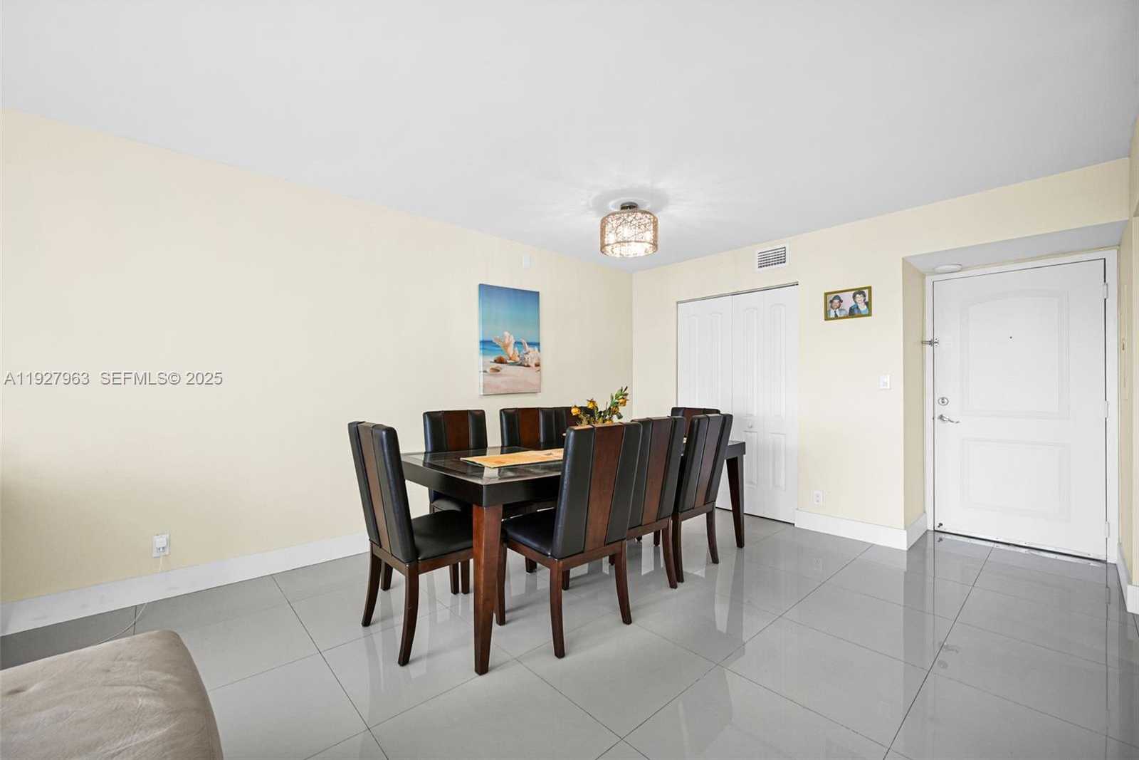 Small Image of 100 BAYVIEW DR #606, Sunny Isles Beach Number 14