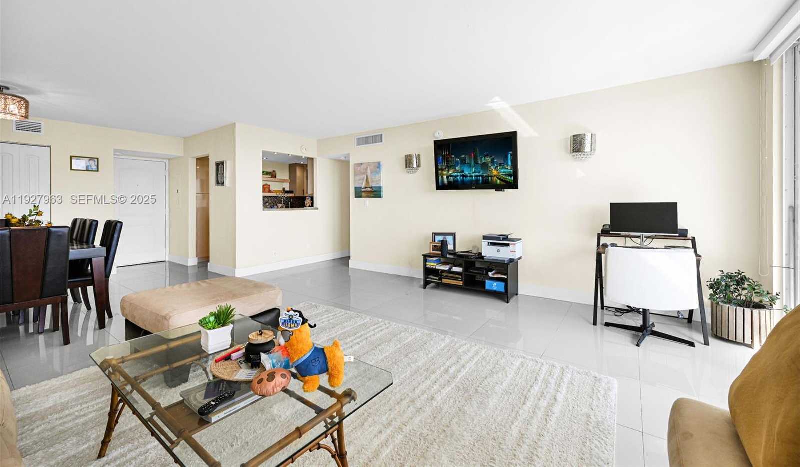 Small Image of 100 BAYVIEW DR #606, Sunny Isles Beach Number 15